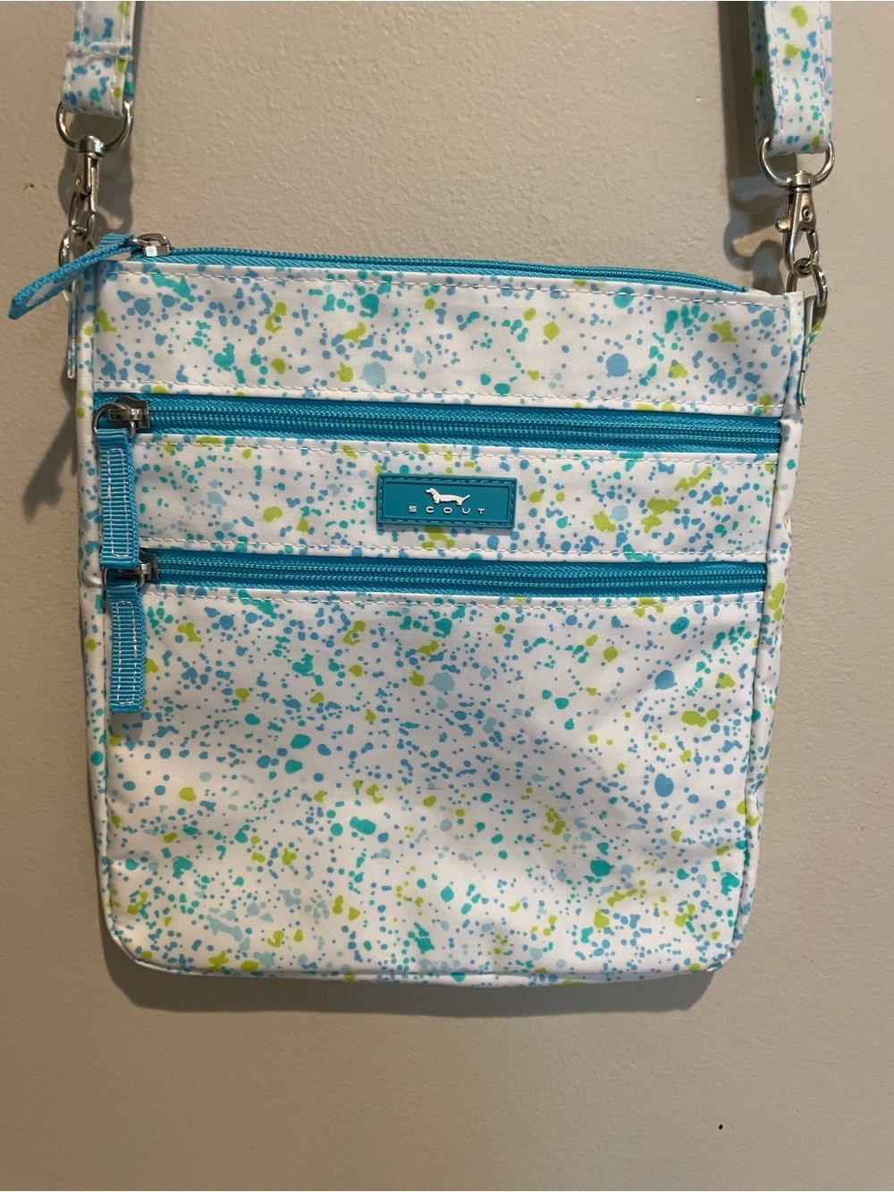 SCOUT Polly crossbody bag. Coated cotton. NWOT. Splash Dance Print.